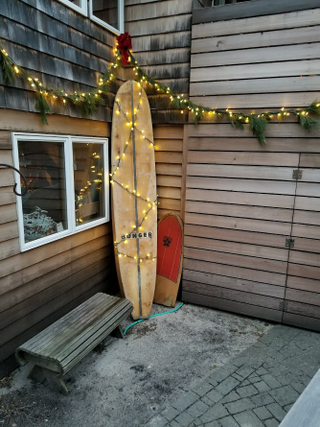 Illustration for article titled Over the bay and down the beach, this time to brother's house we go! Merry Christmas!